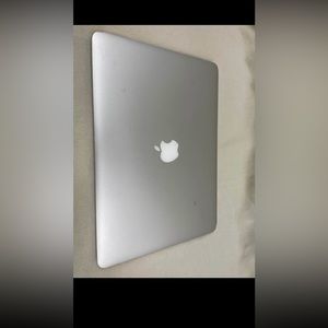 2013 MacBook Air, 13", i7, 8gb and 128gb SSD storage.